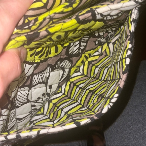 VERA BRADLEY SIG. PRINT CROSSTOWN CROSSBODY, CITRON, MULTICOLOR Excellent Cond. - Picture 5 of 6